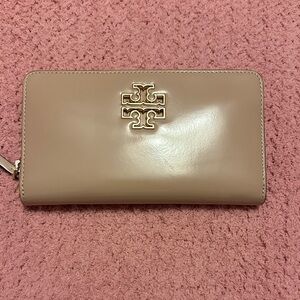 Tory Burch Beige Leather Wallet With ID Holder Inside